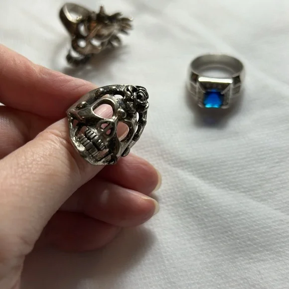 Lot of four men’s rings. Vintage silver and silver tone. - Picture 4 of 9